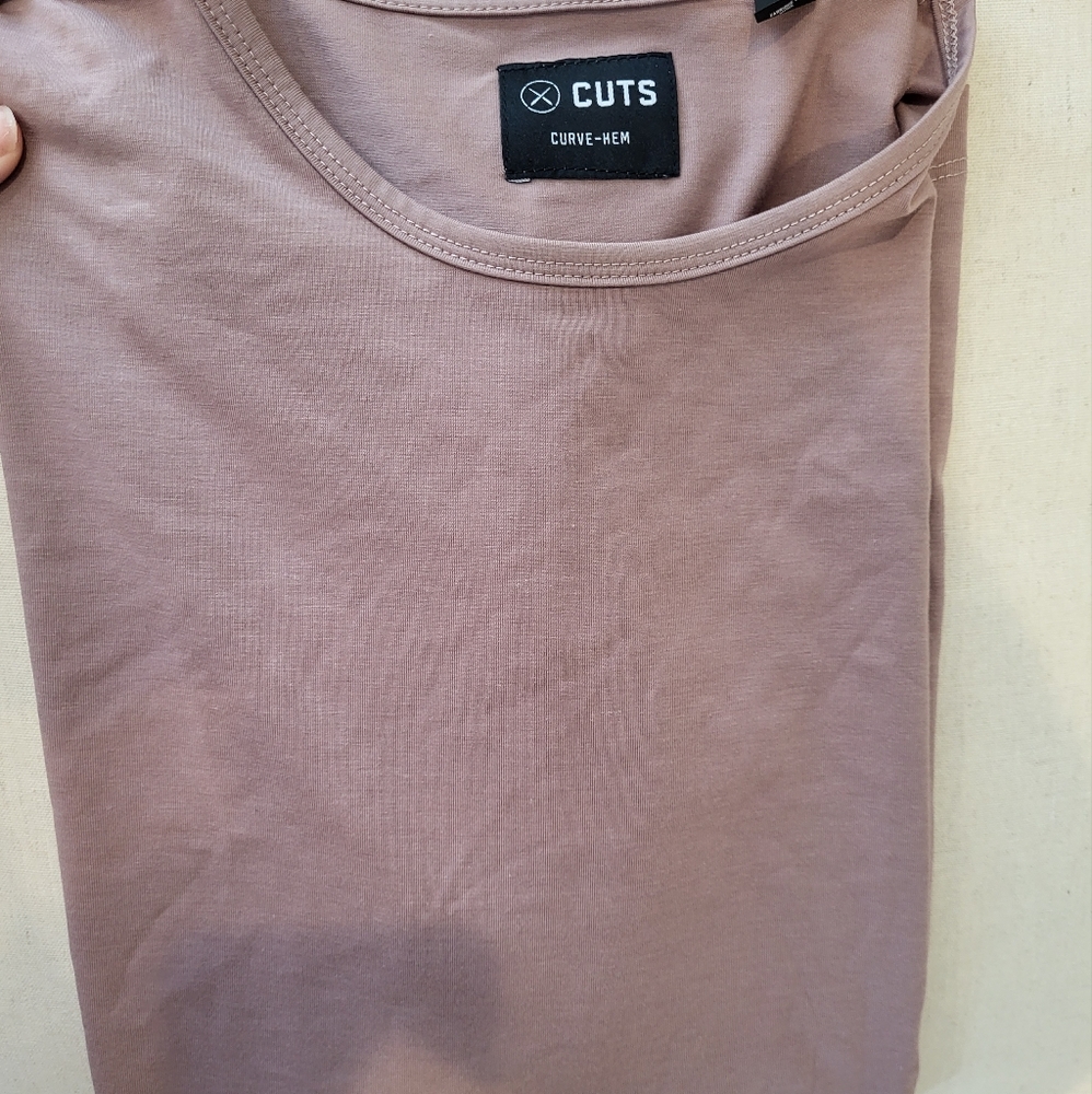 CUTS Men Curve Hem T Shirt